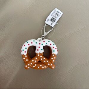 NWT***Bath and Body Works White Dipped Pretzel Pocketbac Holder